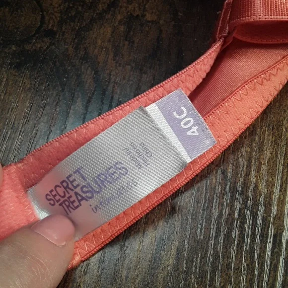 NWOT Secret Treasures 40C Coral Beautiful Padded underwire Gorgeous Bra - Picture 11 of 14